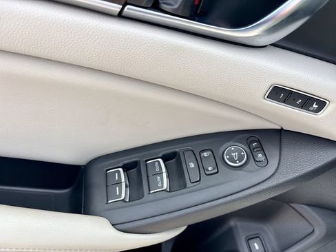 Used 2018 Honda Accord Touring image 13