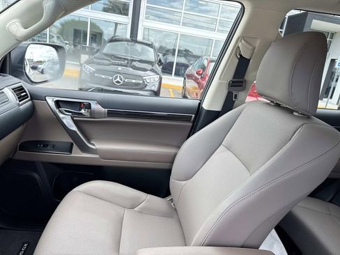 Used 2023 Lexus GX 460 Premium AWD/4WD image 16