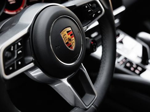 Certified 2023 Porsche Cayenne Platinum Edition AWD/4WD image 19