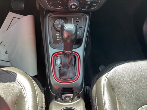 Used 2018 Jeep Compass Trailhawk w/ Leather Interior Group AWD/4WD image 16