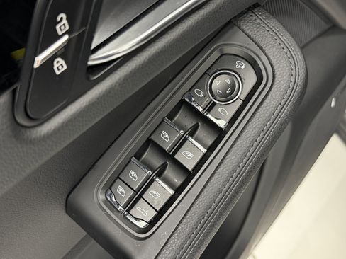 Certified 2025 Porsche Macan image 28