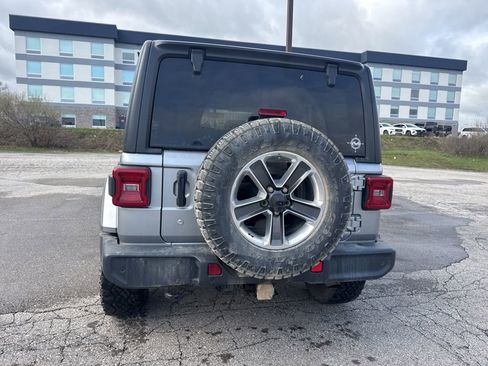 Used 2018 Jeep Wrangler Unlimited Sahara AWD/4WD image 22