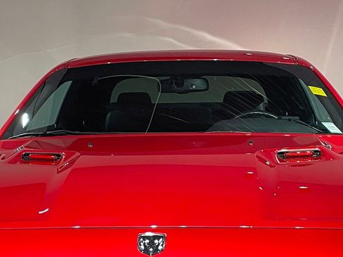 Used 2010 Dodge Challenger R/T RWD image 5
