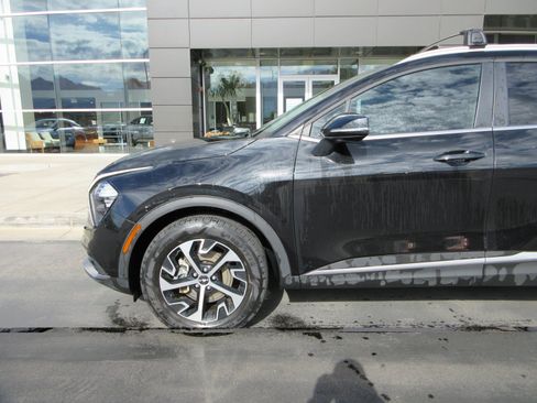 Used 2023 Kia Sportage EX AWD/4WD image 2