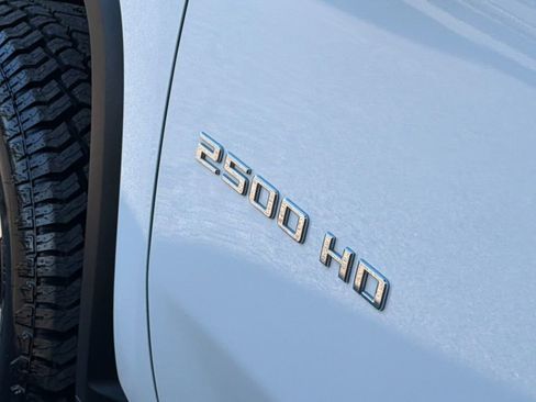 Used 2023 Chevrolet Silverado 2500 LT w/ Convenience Package image 6