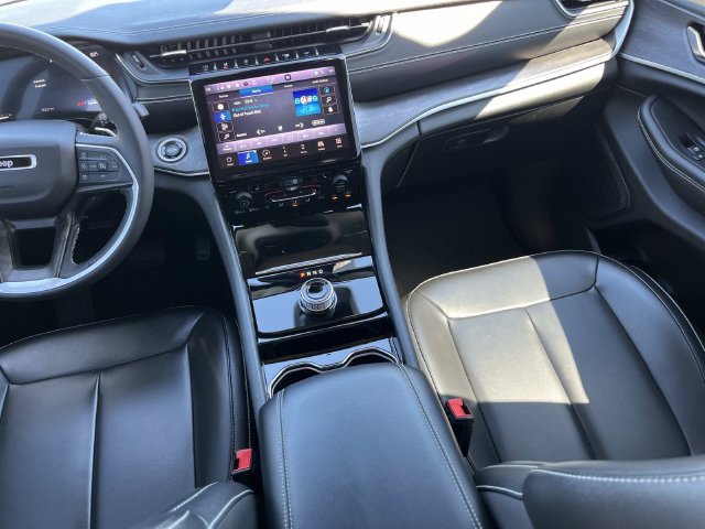 Used 2023 Jeep Grand Cherokee Limited RWD image 16