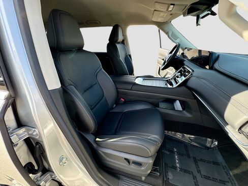 Used 2025 Nissan Armada SV image 26