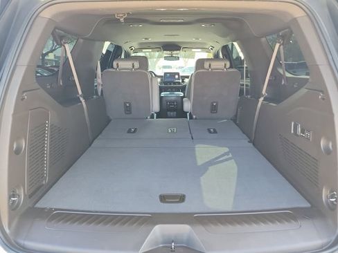 Certified 2022 Chevrolet Suburban LT w/ Luxury Package image 9