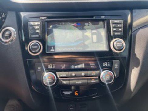 Used 2016 Nissan Rogue SL image 8