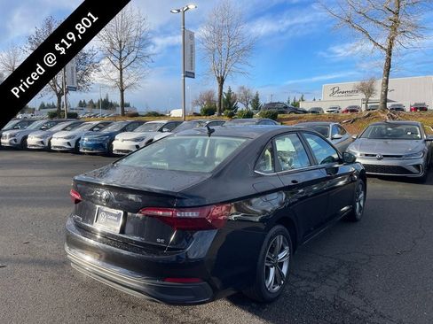 Certified 2024 Volkswagen Jetta SE image 4