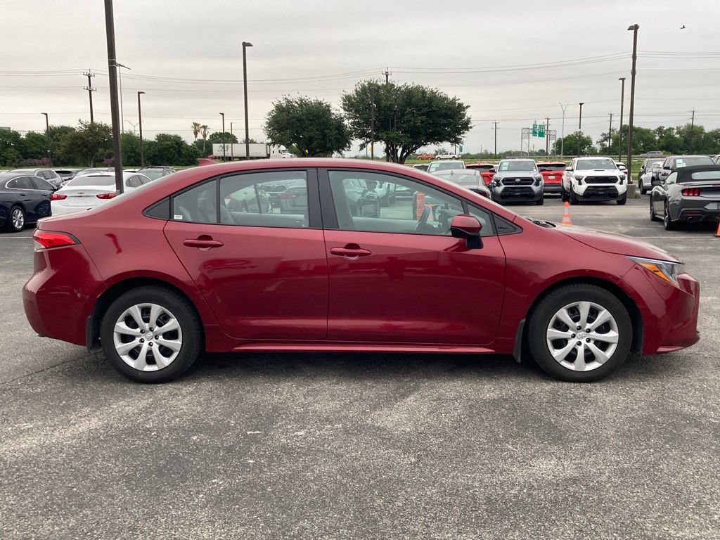 Used 2025 Toyota Corolla LE FWD image 4