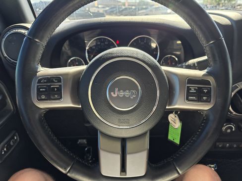 Used 2018 Jeep Wrangler Unlimited Sahara image 12