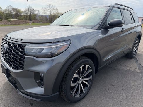 New 2026 Ford Explorer ST-Line AWD/4WD image 4
