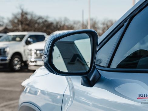 Used 2023 Toyota Corolla Cross LE image 9