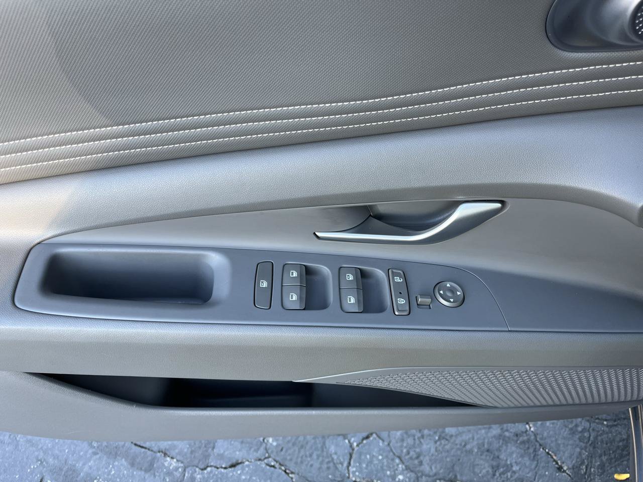 Used 2023 Hyundai Elantra SEL w/ Convenience Package FWD image 17