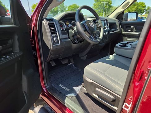 Used 2018 RAM 1500 Express w/ Express Value Package AWD/4WD image 10