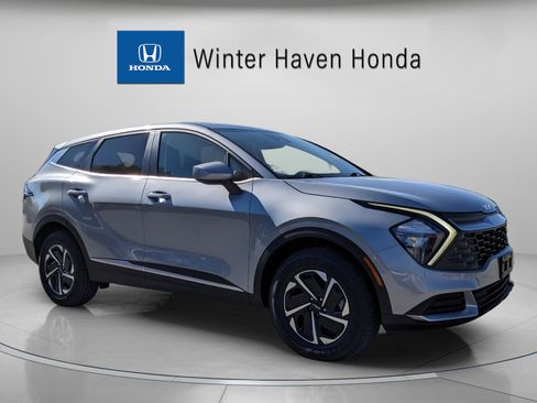 Used 2023 Kia Sportage LX image 1