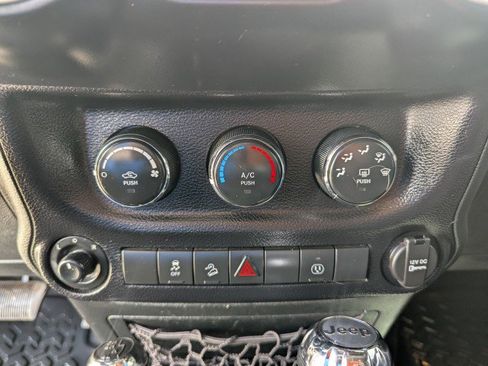 Used 2015 Jeep Wrangler Unlimited Sahara AWD/4WD image 14