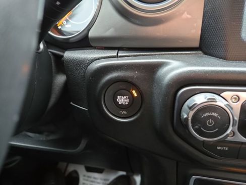 Used 2020 Jeep Wrangler Unlimited Sahara w/ Safety Group AWD/4WD image 25