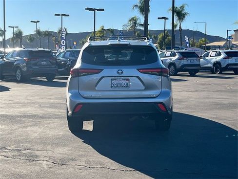 Used 2023 Toyota Highlander XLE image 7