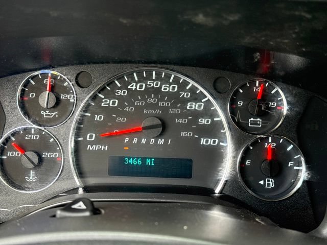 Used 2025 Chevrolet Express 2500 w/ Driver Convenience Package RWD image 17