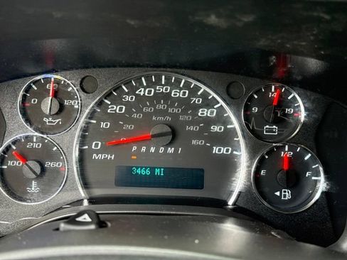 Used 2025 Chevrolet Express 2500 w/ Driver Convenience Package RWD image 17