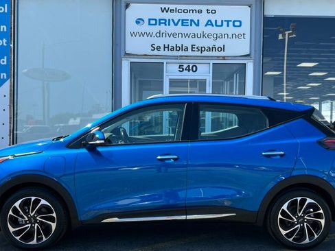 Used 2022 Chevrolet Bolt EUV Premier w/ Sun & Sound Package image 2