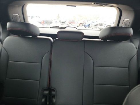 Used 2025 Chevrolet Traverse RS image 50