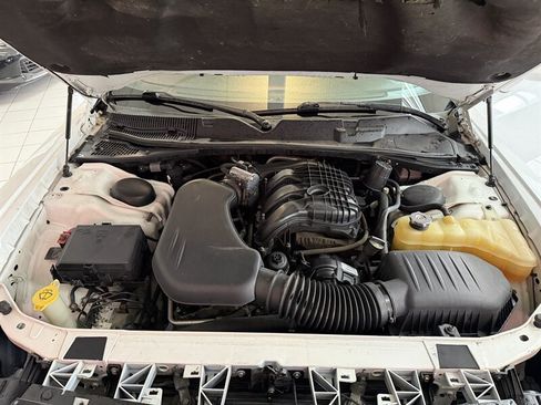 Used 2016 Dodge Challenger SXT RWD image 26