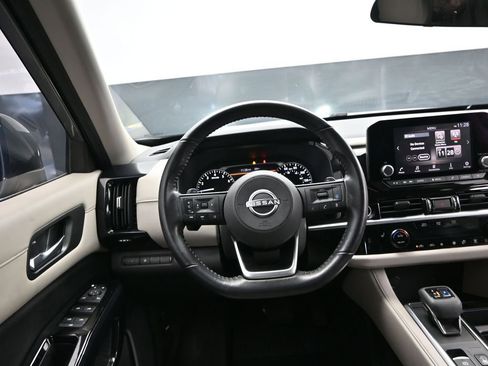 Used 2022 Nissan Pathfinder SV image 31