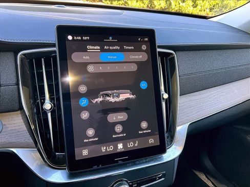 Used 2025 Volvo XC90 B6 Plus image 27