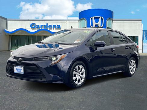 Used 2023 Toyota Corolla LE image 3