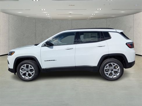 New 2026 Jeep Compass Latitude image 3