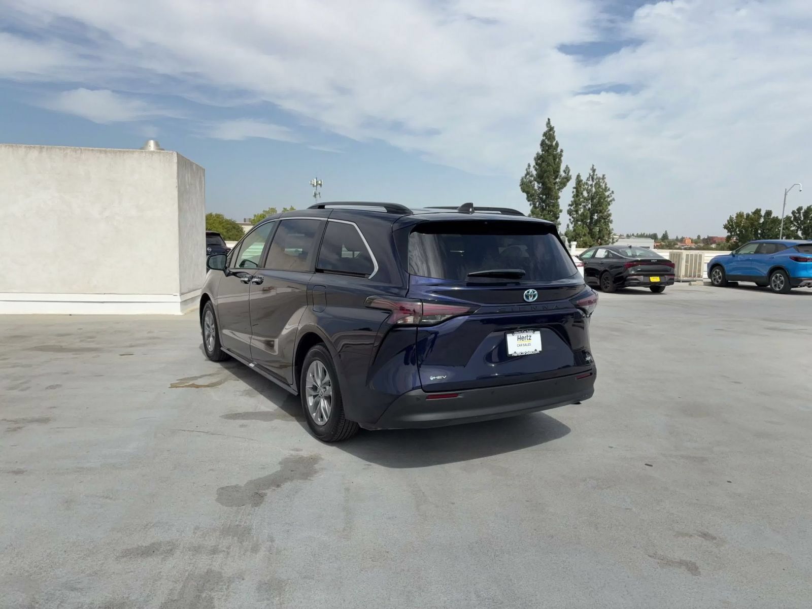 Used 2025 Toyota Sienna XLE FWD image 10