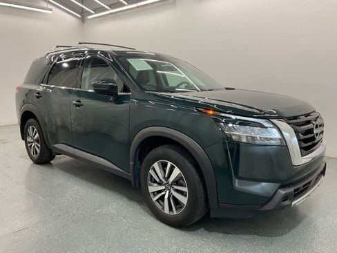 Used 2024 Nissan Pathfinder SL AWD/4WD image 8