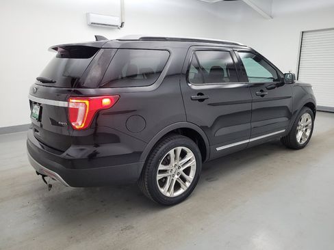 Used 2017 Ford Explorer XLT w/ Equipment Group 201A AWD/4WD image 10
