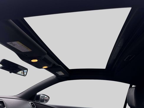 Used 2013 Volkswagen Eos image 11