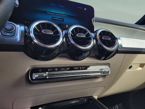 Certified 2021 Mercedes-Benz GLB 250 GLB 250 image 30