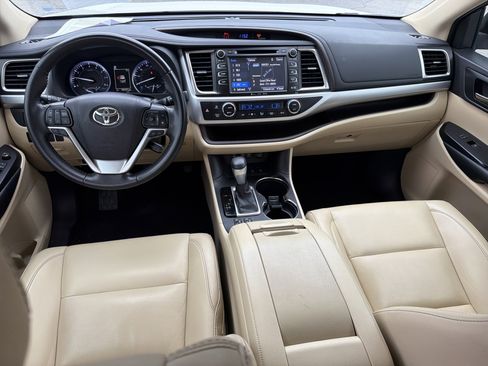 Used 2019 Toyota Highlander XLE image 31