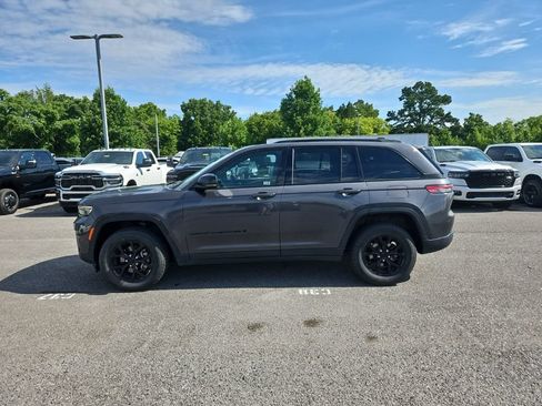 Used 2024 Jeep Grand Cherokee Altitude AWD/4WD image 4