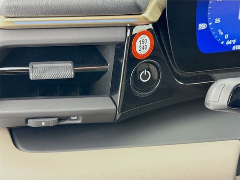 Used 2025 Porsche Macan Electric image 14