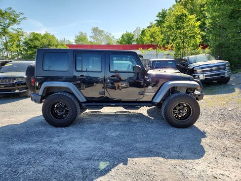Used 2010 Jeep Wrangler Unlimited Sport AWD/4WD image 6