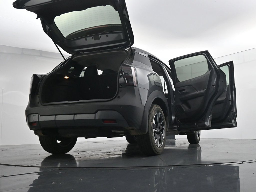 Used 2025 Nissan Kicks SV w/ Illumination Package AWD/4WD image 30