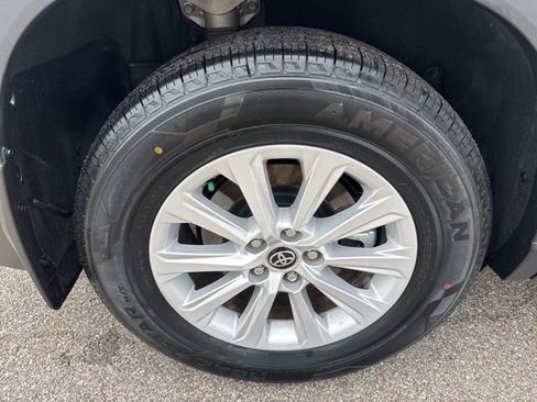 Used 2024 Toyota Grand Highlander AWD image 14