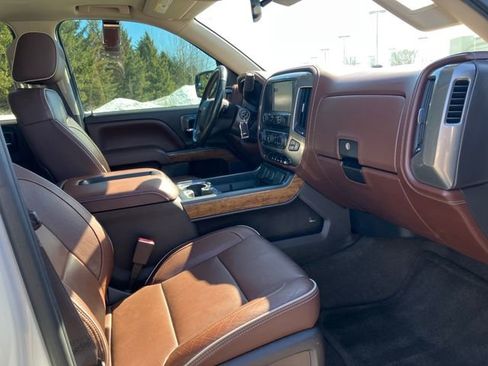 Used 2015 Chevrolet Silverado 1500 High Country w/ High Country Premium Package AWD/4WD image 18