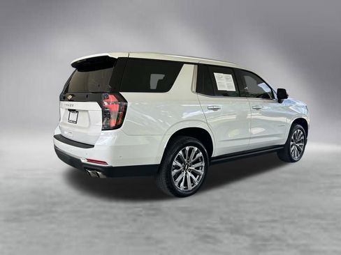 Used 2025 Chevrolet Tahoe High Country AWD/4WD image 3