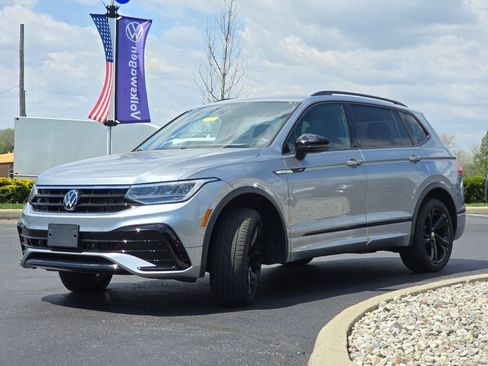 Used 2024 Volkswagen Tiguan SE R-Line AWD/4WD image 21
