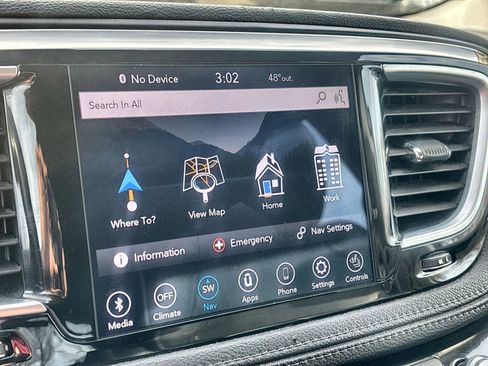 Used 2020 Chrysler Pacifica Limited FWD image 20