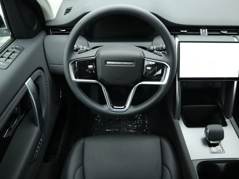 Used 2025 Land Rover Discovery Sport S image 10