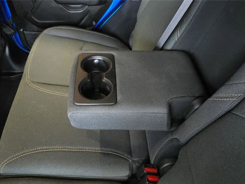 Used 2024 Jeep Wrangler Unlimited w/ Convenience Group AWD/4WD image 17
